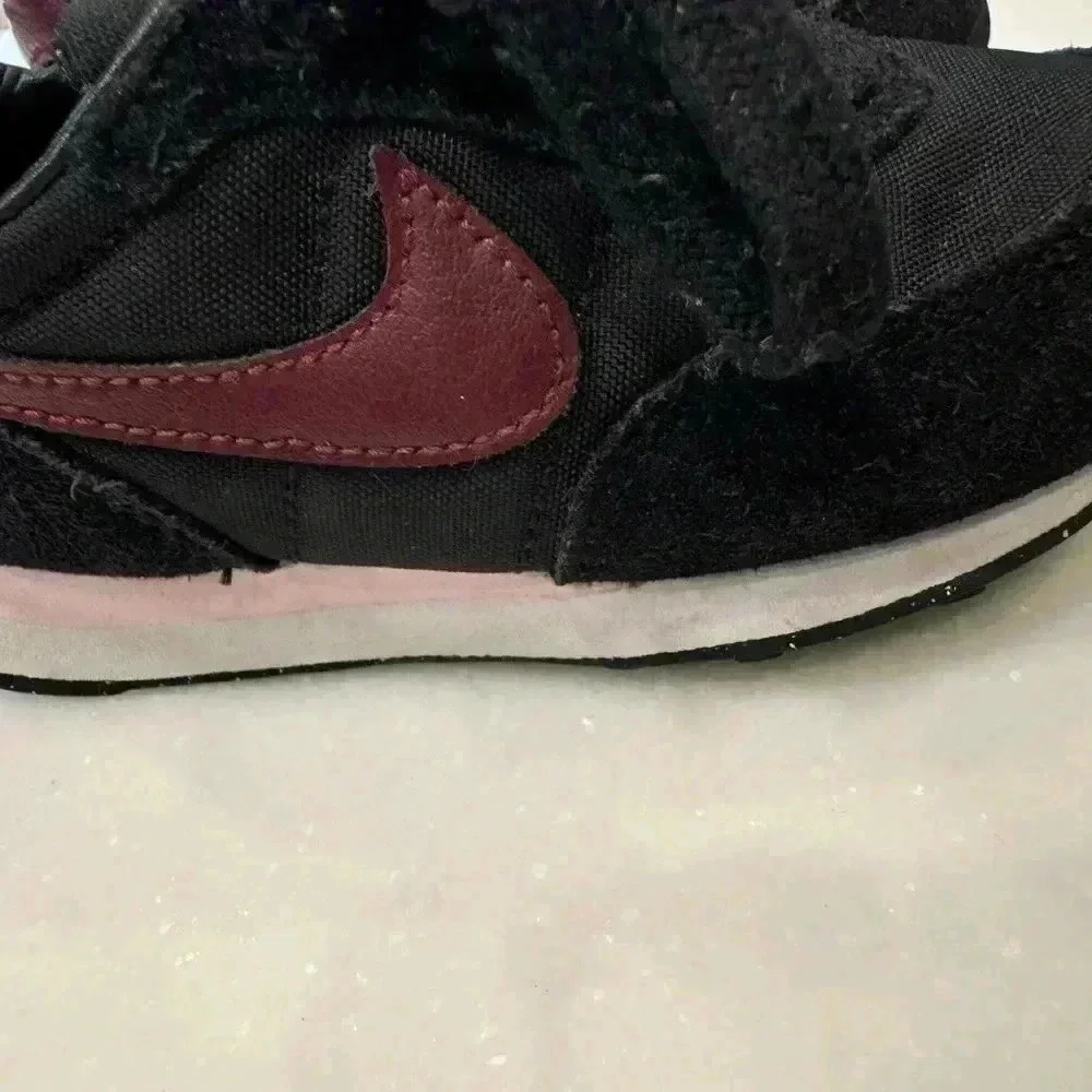 Nike baby girl suede sneakers size 6c. Black with burgandy nike logo.